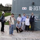 Общая фотография возле фрагмента подводной лодки